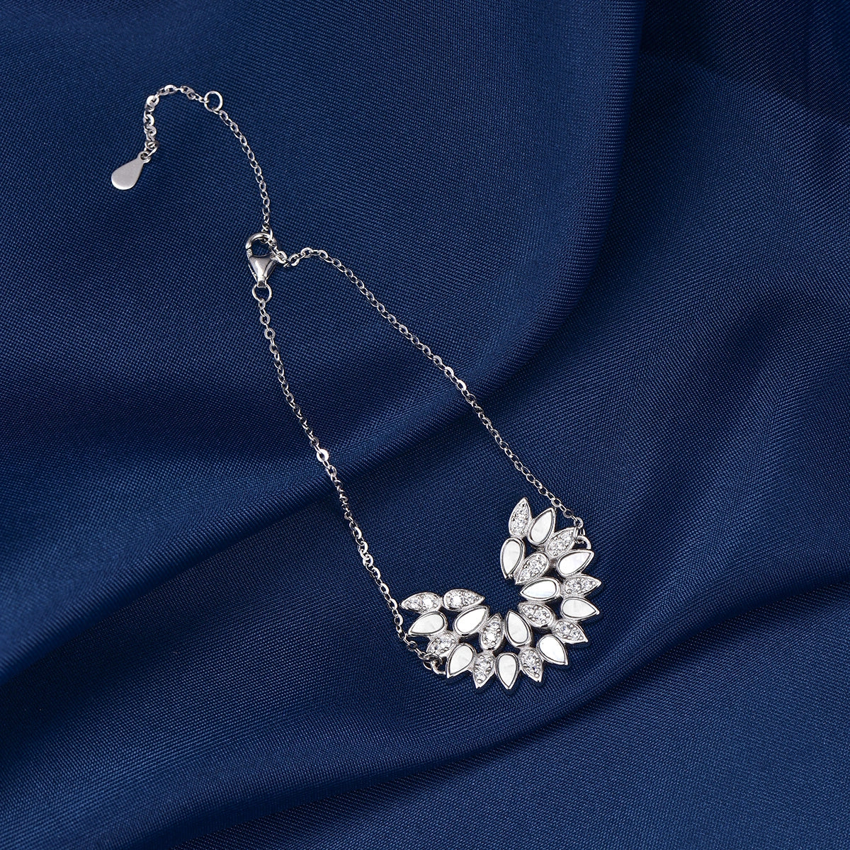 تشارمنق دروب / سوار باللون الفضي