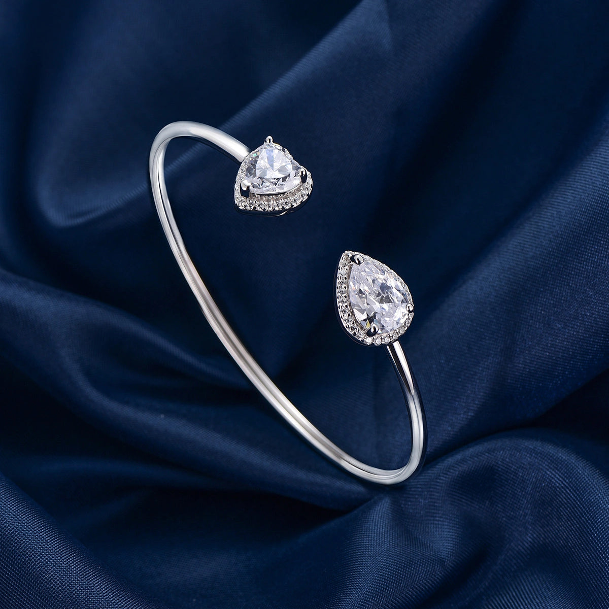 تشارمنق هارتس / سوار باللون الفضي