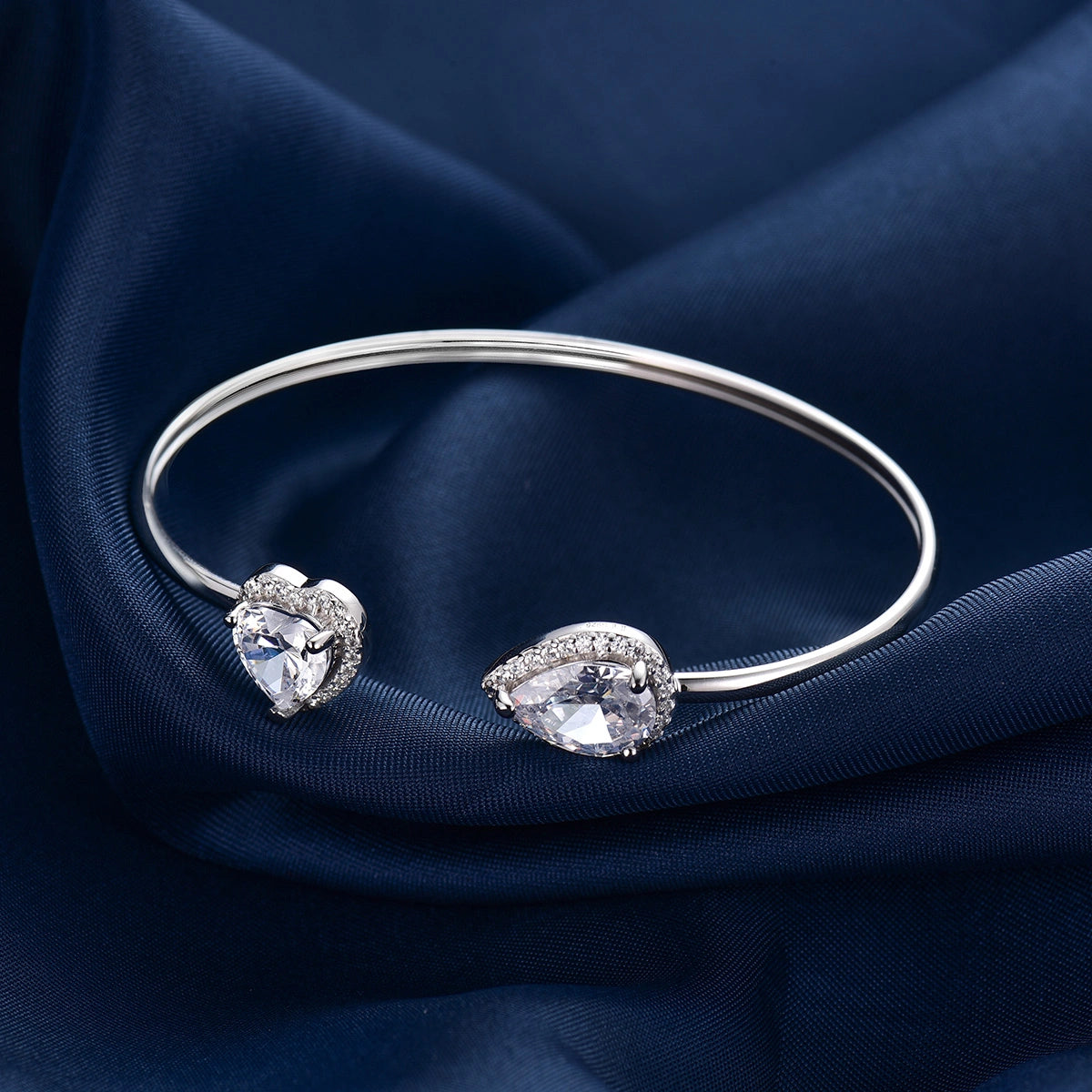 تشارمنق هارتس / سوار باللون الفضي