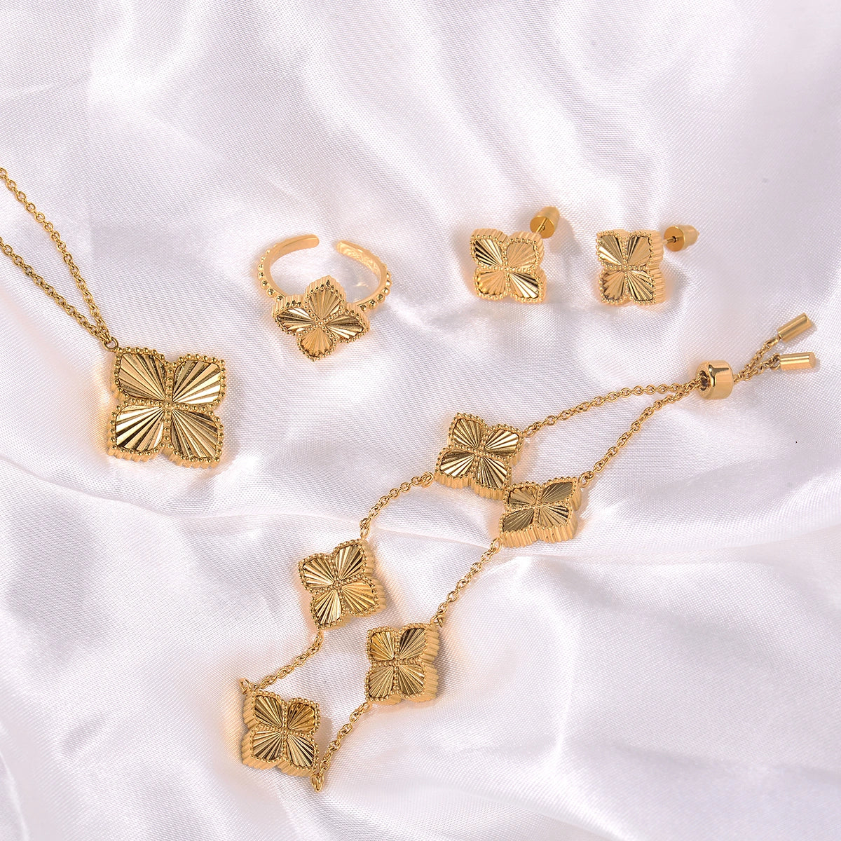 Joory / Sunglow Earrings Gold