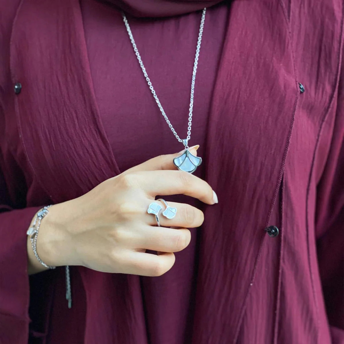 Tulip / Necklace Pearl Silver