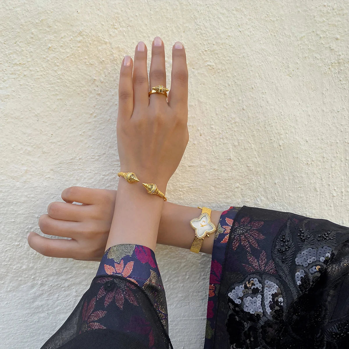 Lantern / Bangle Gold