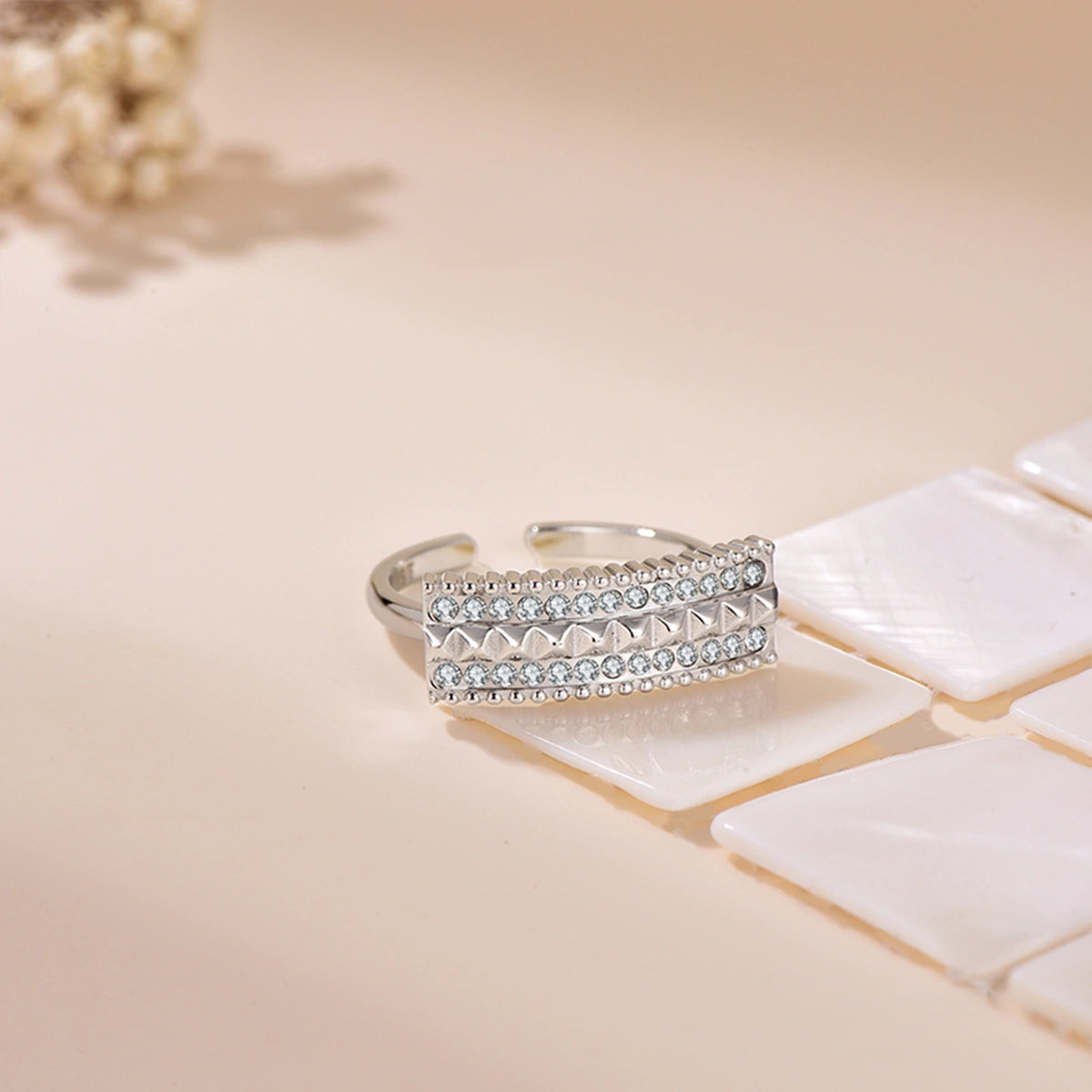 نورة / خاتم باللون الفضي