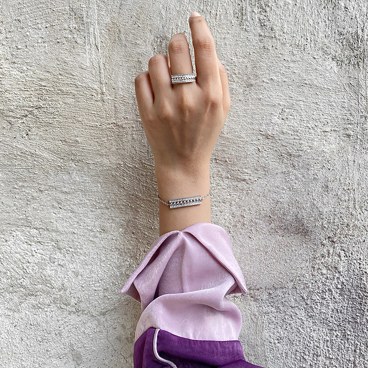 نورة / خاتم باللون الفضي