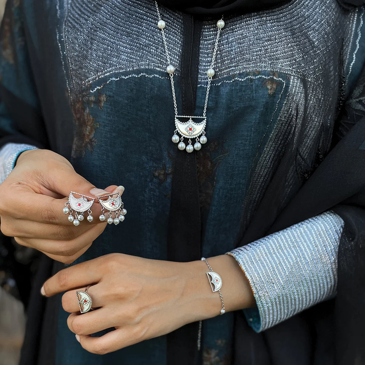 Shnaf / Necklace Pearl Silver