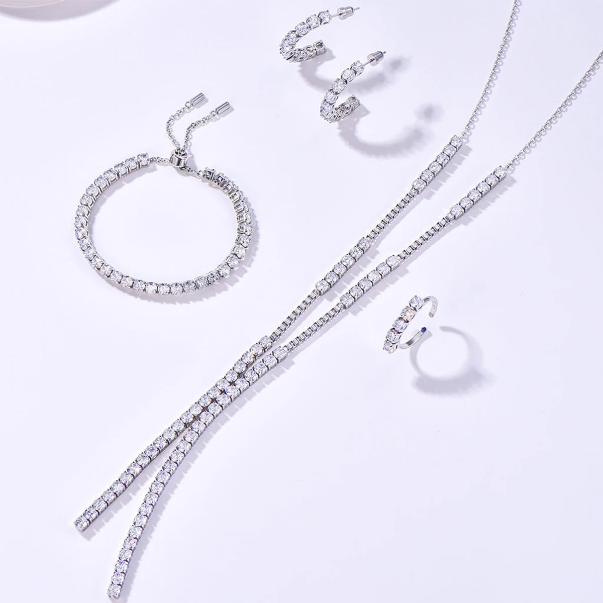 تنس / طقم باللون الفضي