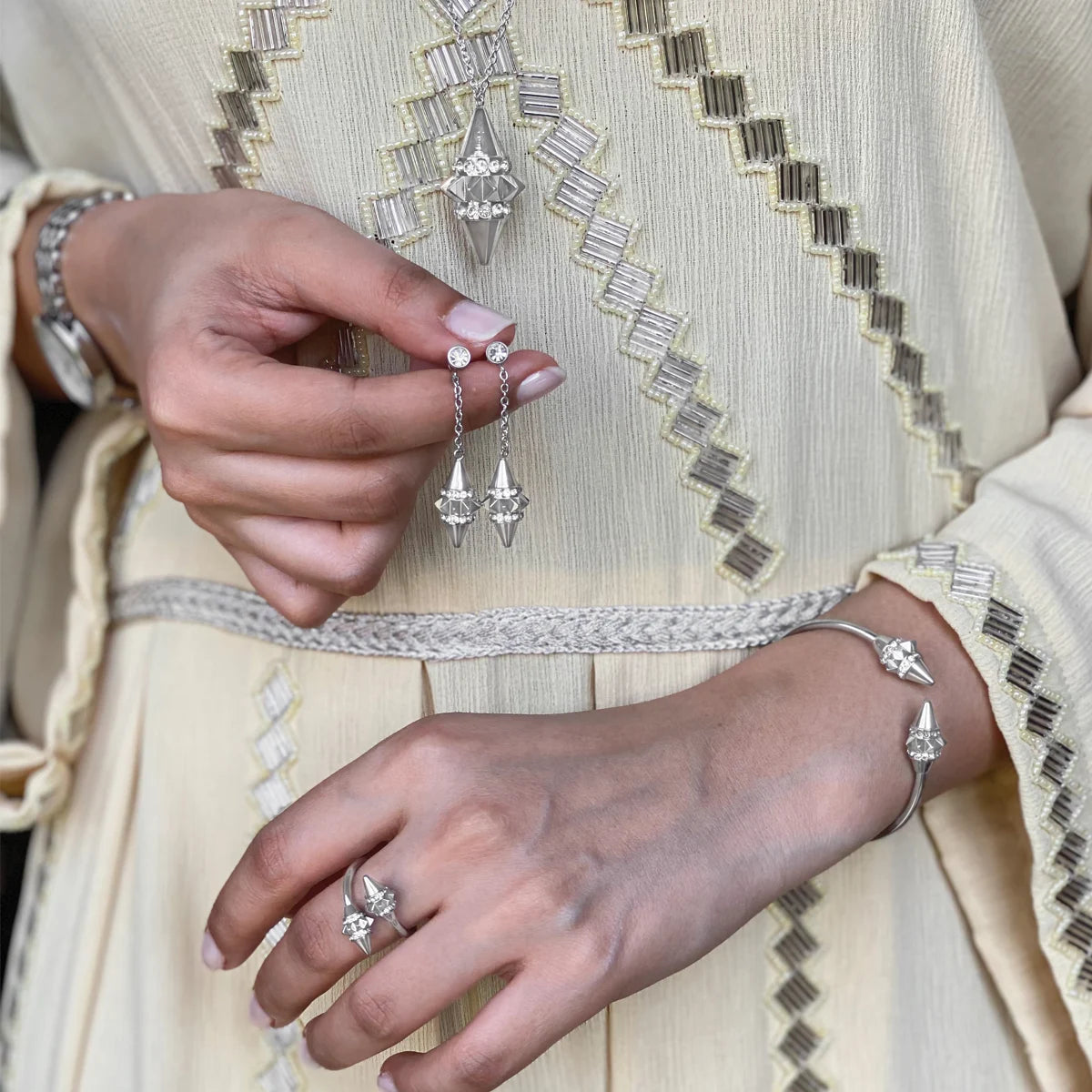 تراث / طقم باللون الفضي