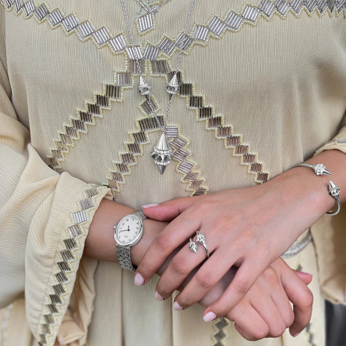 تراث / طقم باللون الفضي