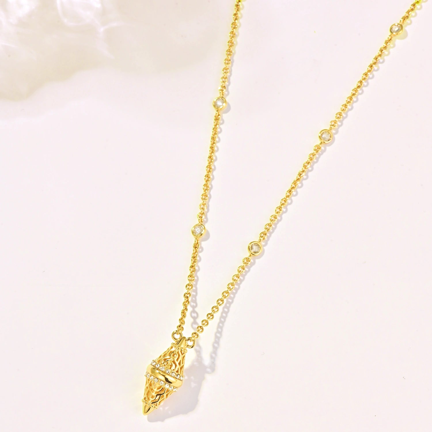 Lantern / Simple Necklace Gold