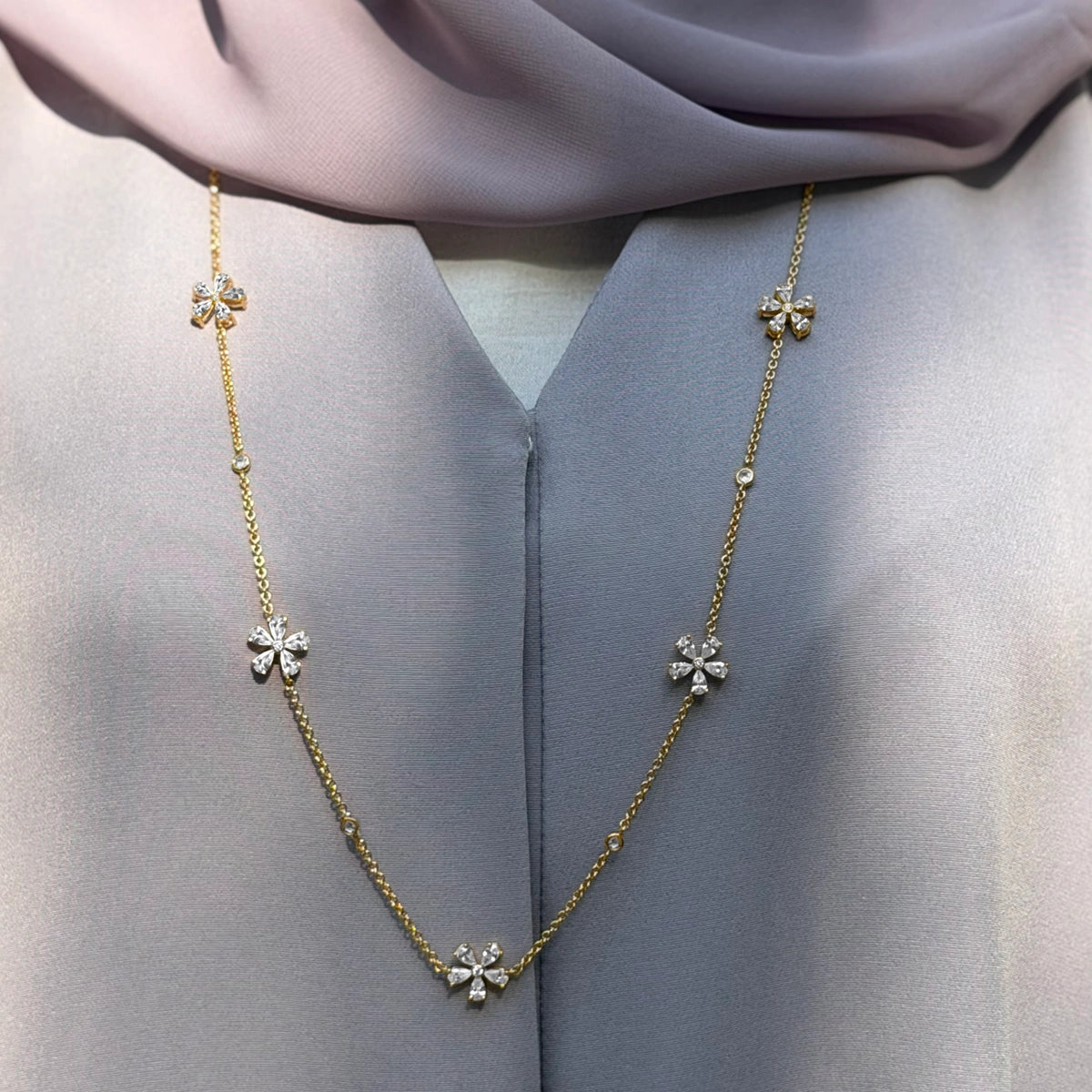 Daisy Flower / Multi Motif Necklace Gold