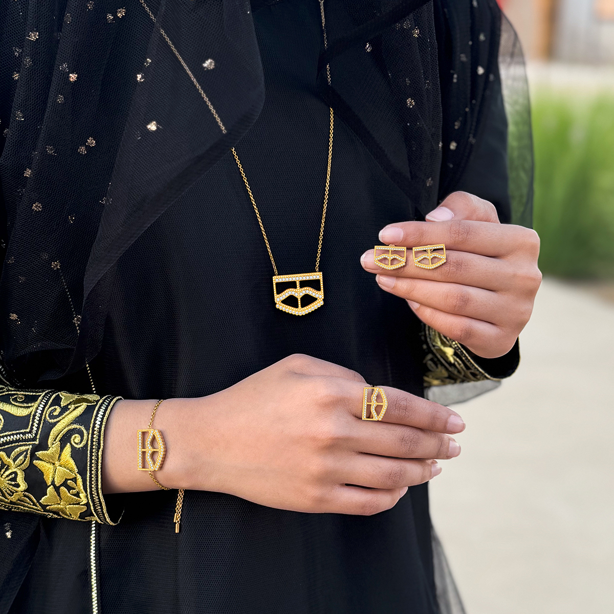 Burqa / Earrings Gold