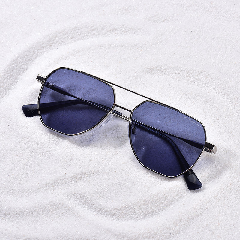 sunglasses_42abf365-6ca6-489c-b083-42b1d767279a