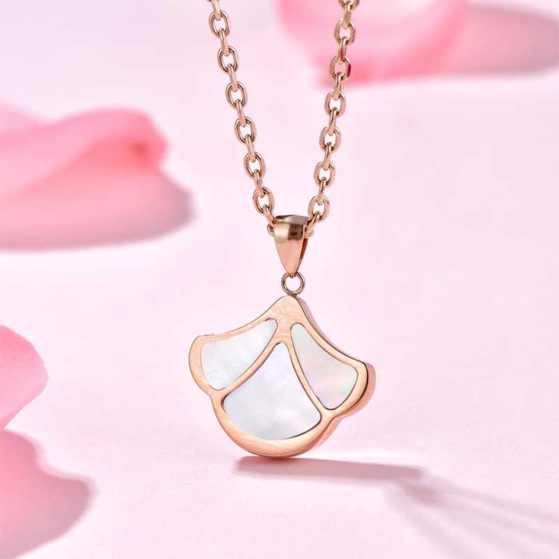 Tulip / Necklace Pearl Rose Gold