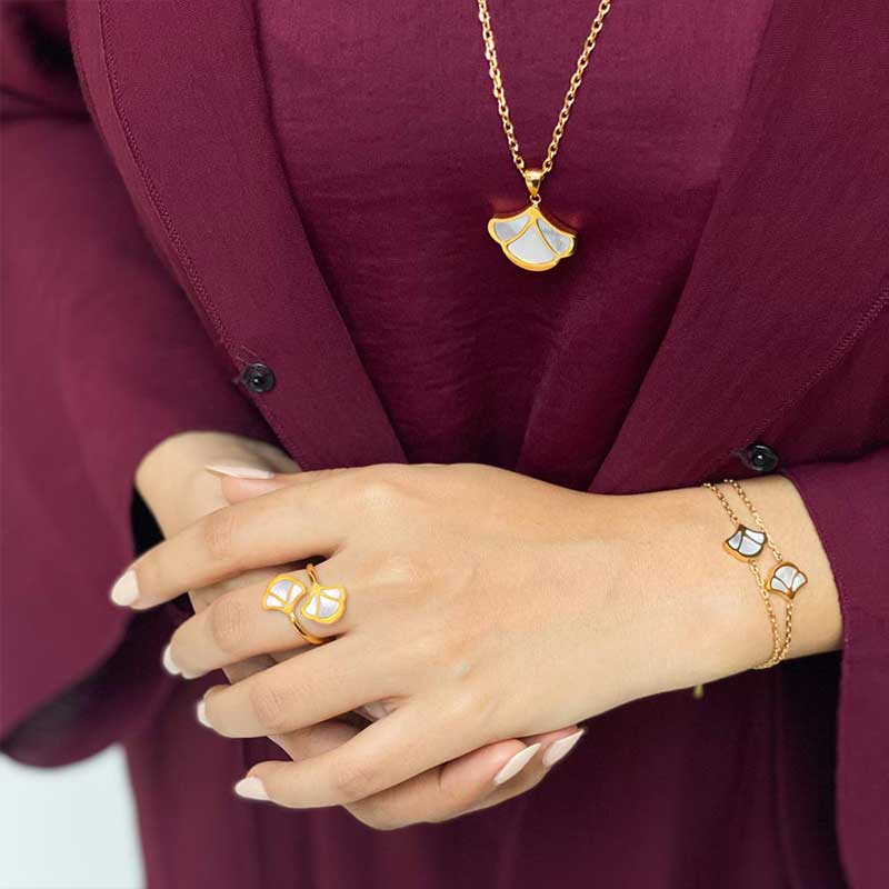 Sara / Tulip Pearl Gold Gift Box