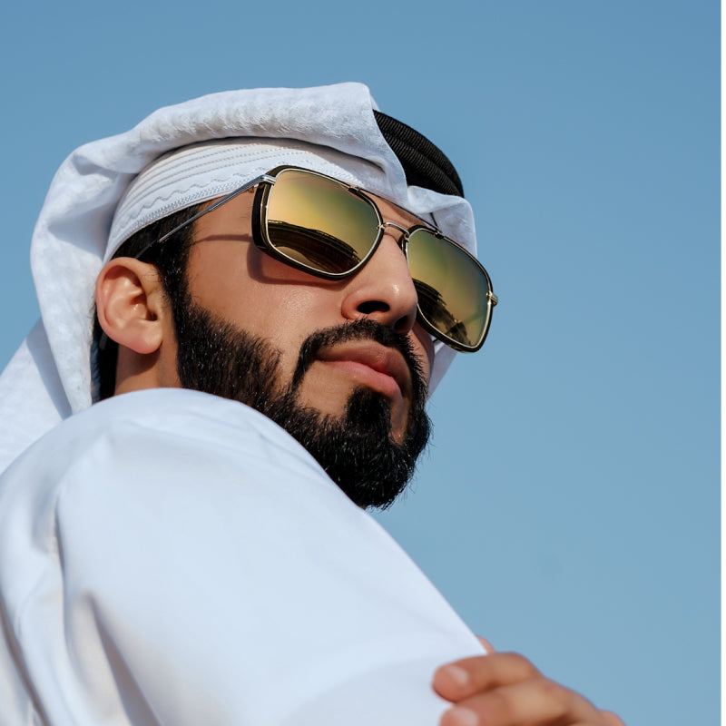 نوماد اسود/ باللون ذهبي