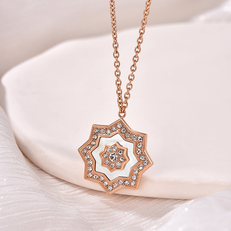 Najm / Necklace Pearl Rose Gold