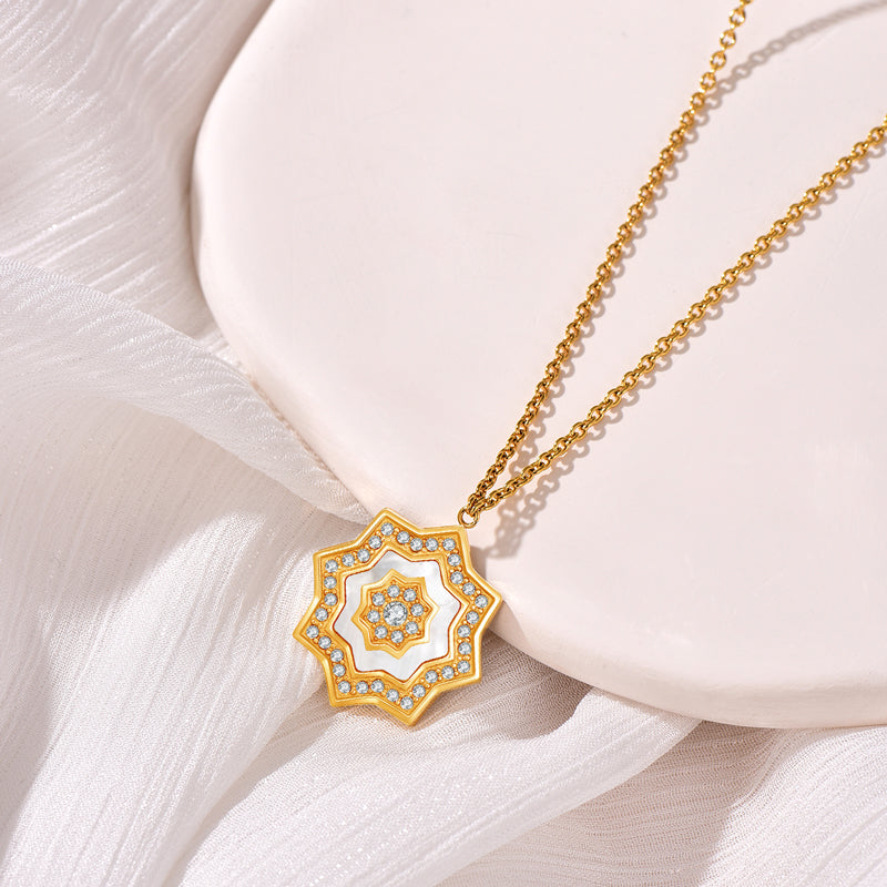 Najm / Necklace Pearl Gold