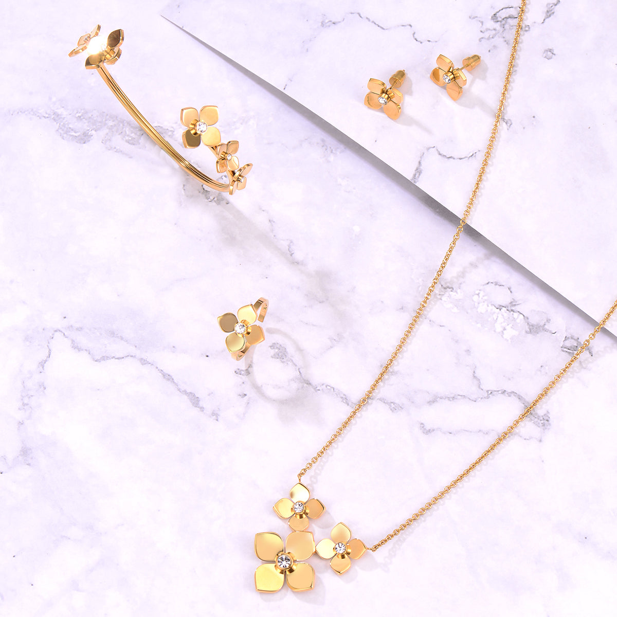 Bloom / Necklace Gold