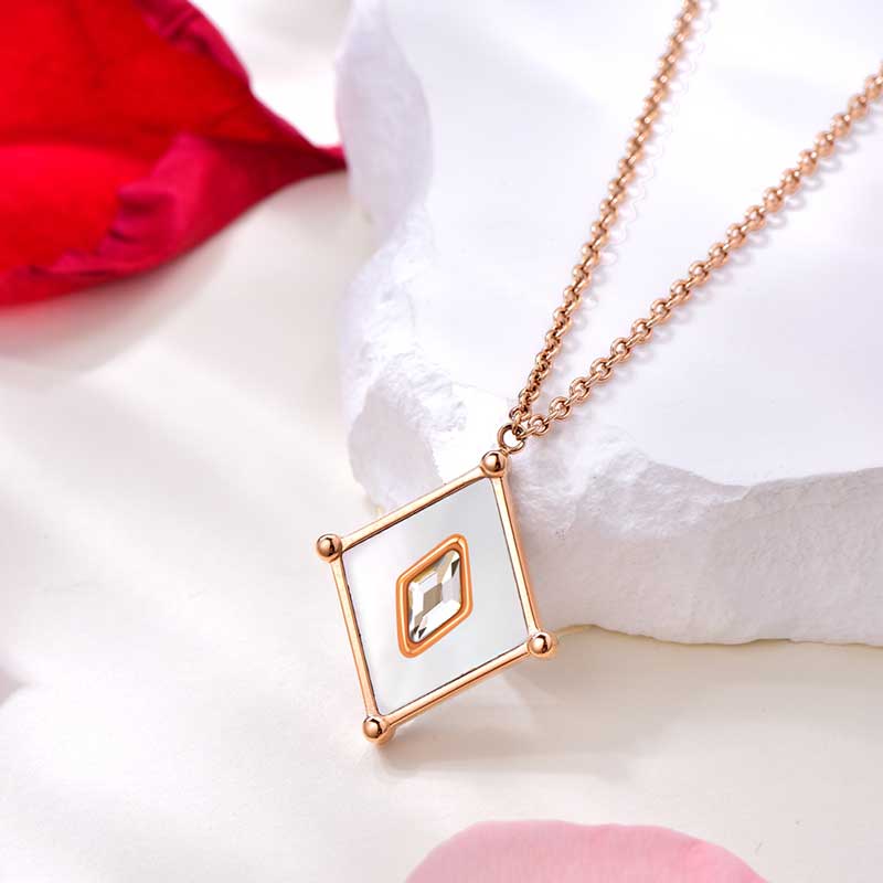 Kite / Necklace Pearl Rose Gold