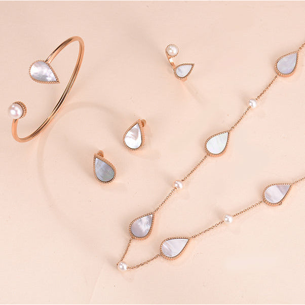 Drop / Necklace Pearl Rose Gold